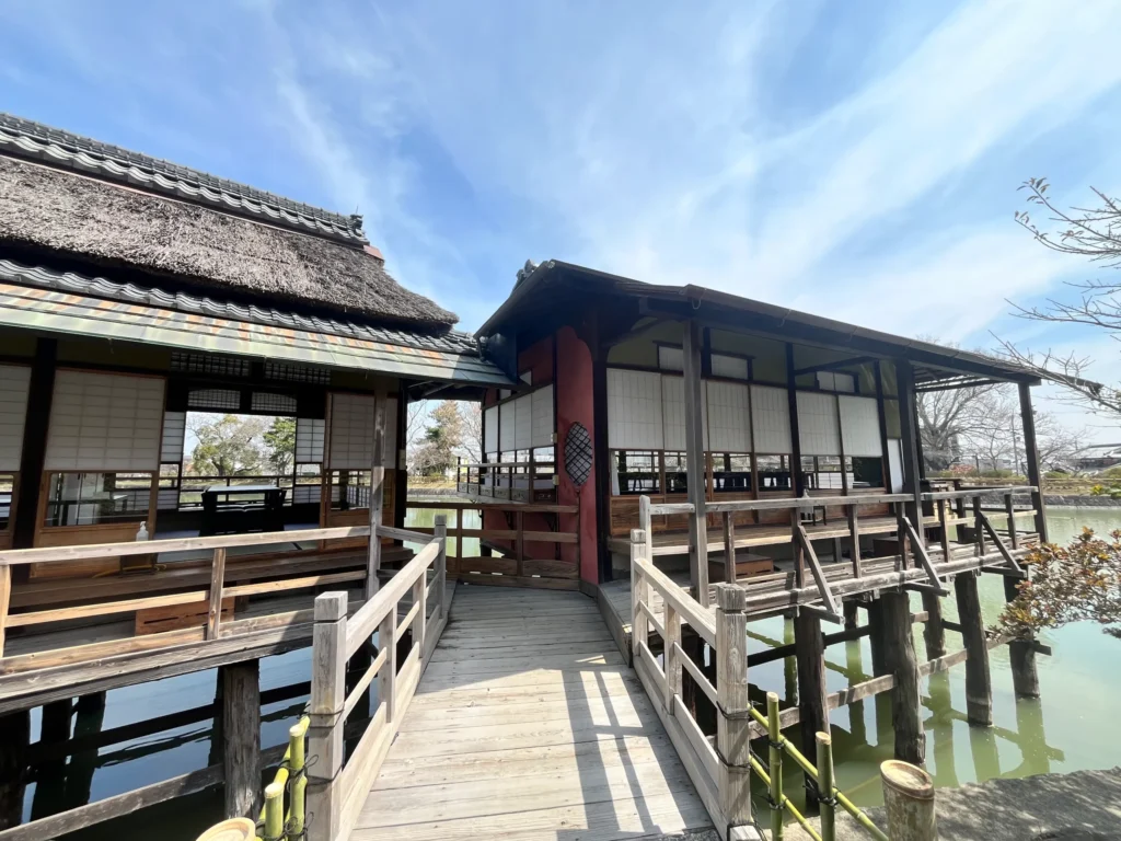 錦水亭　池に浮かぶ客間