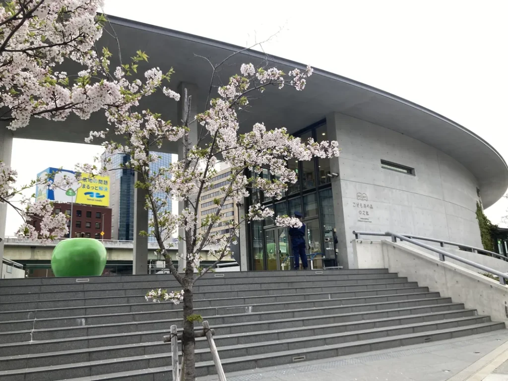 北浜蚤の市　同時開催イベント会場こども本の森 中之島の外観