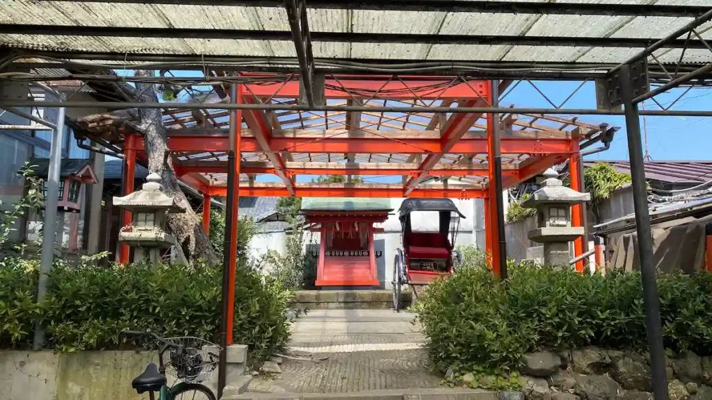 車折神社の別社入口