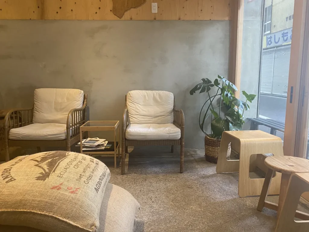 「リノアンドアイアコーヒー」の店内