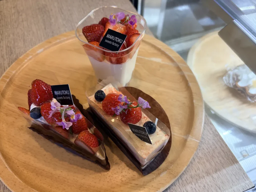「丸徳甘味工房」のイチゴのケーキ