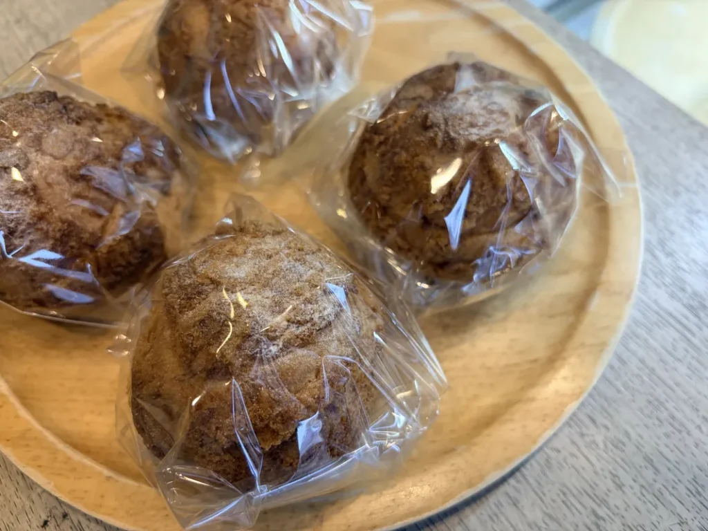 「丸徳甘味工房」のシュークリーム