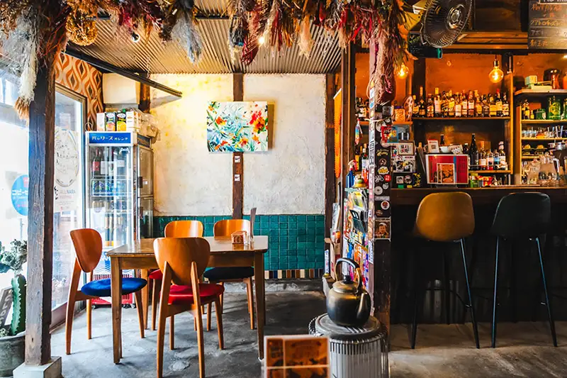 マタンゴ　店内テーブル席