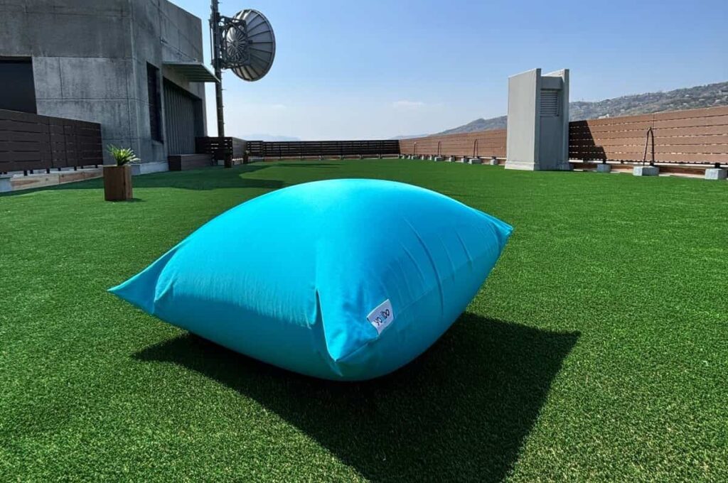 箕面市役所　屋上広場　yobibo