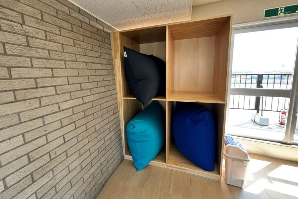 箕面市役所　屋上広場　yogibo