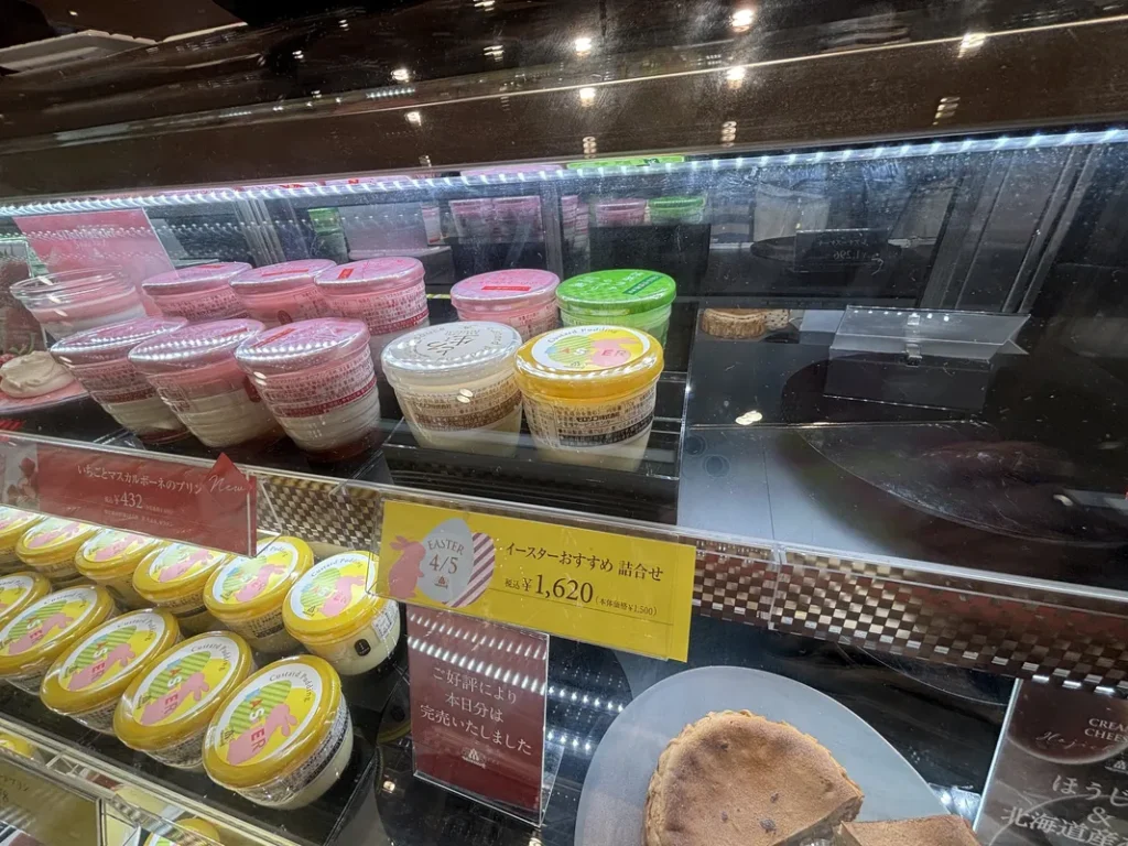 ショーケースの中のプリン4個セット