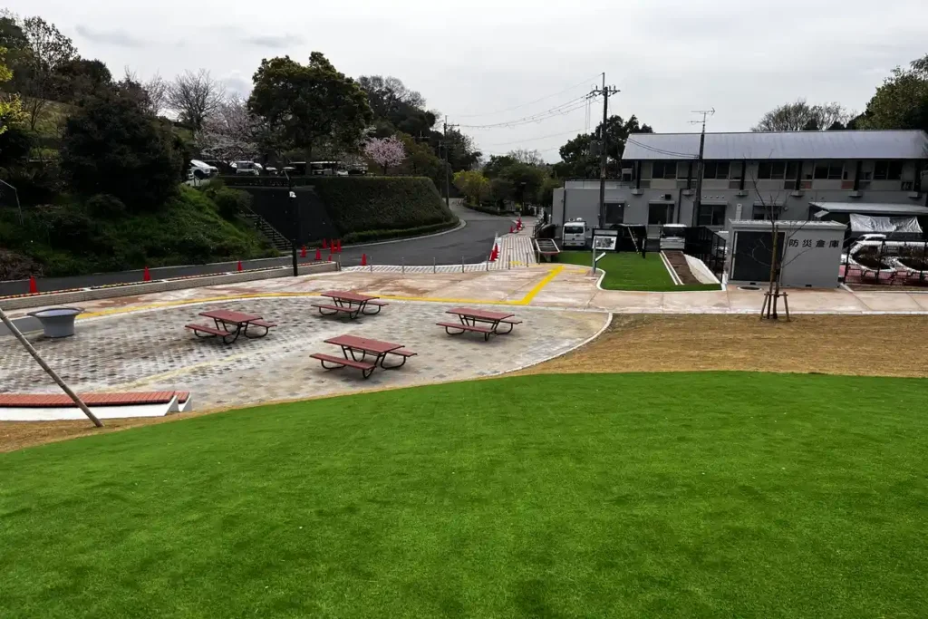 西山公園芝滑りの丘