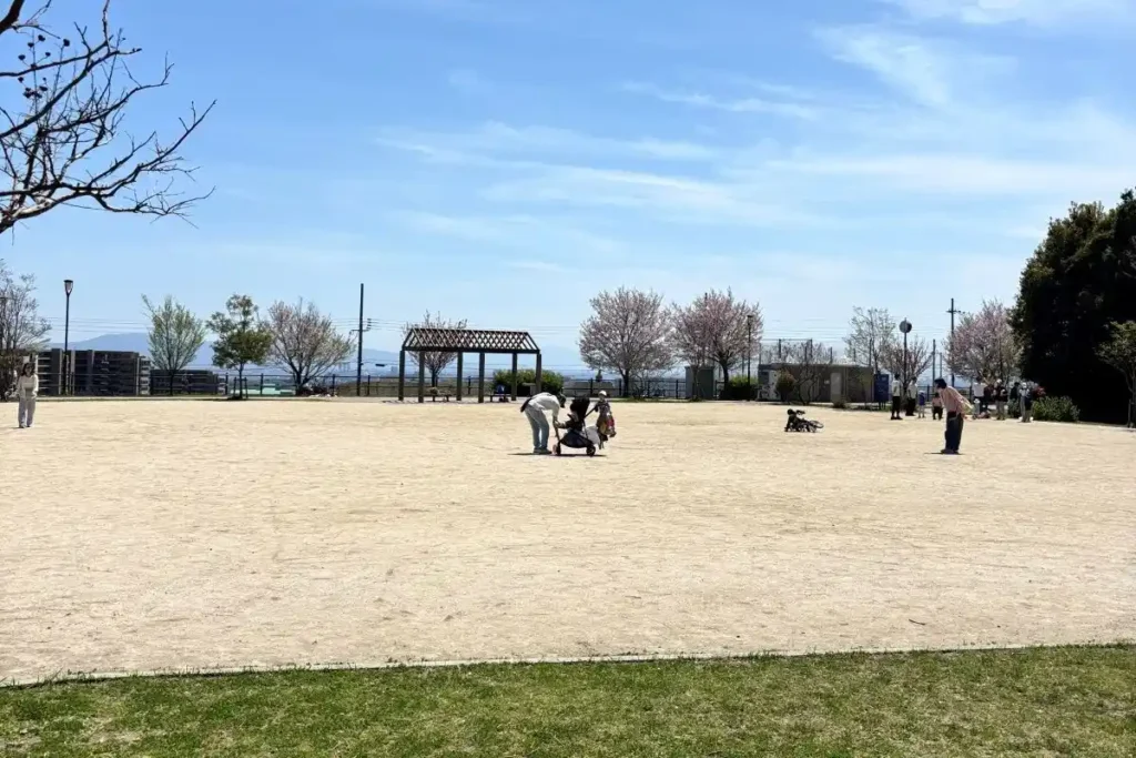 彩都なないろ公園 広場