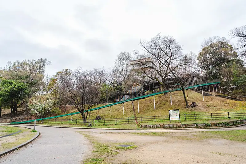 千里中央公園　滑り台