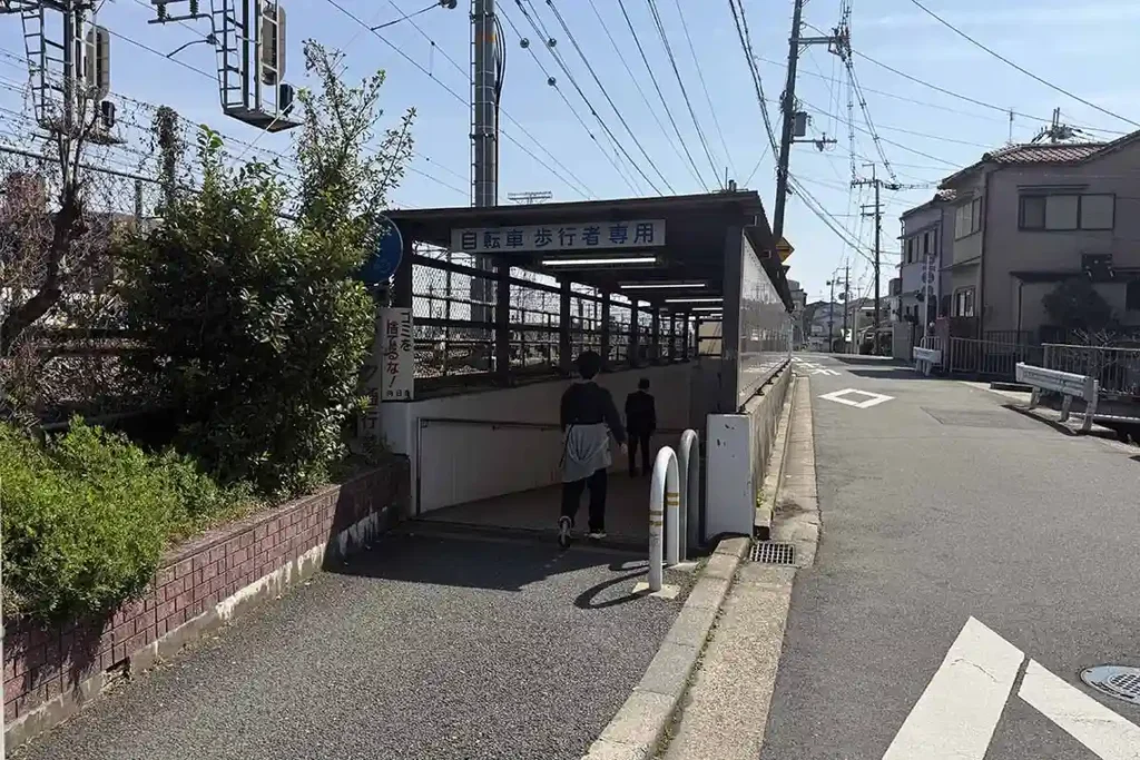 JR向日町駅南の地下通路