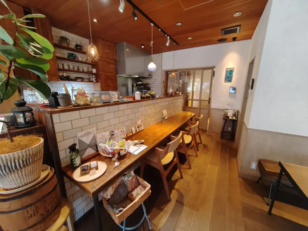 ZUTTO COFFEEの店内。カウンター