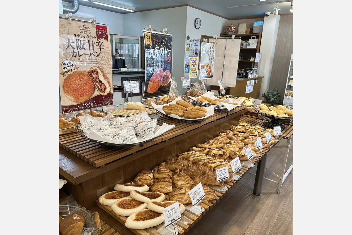 約60種類の焼き立てパンが並ぶ「AWESOME BAKERY」｜東淀川区小松