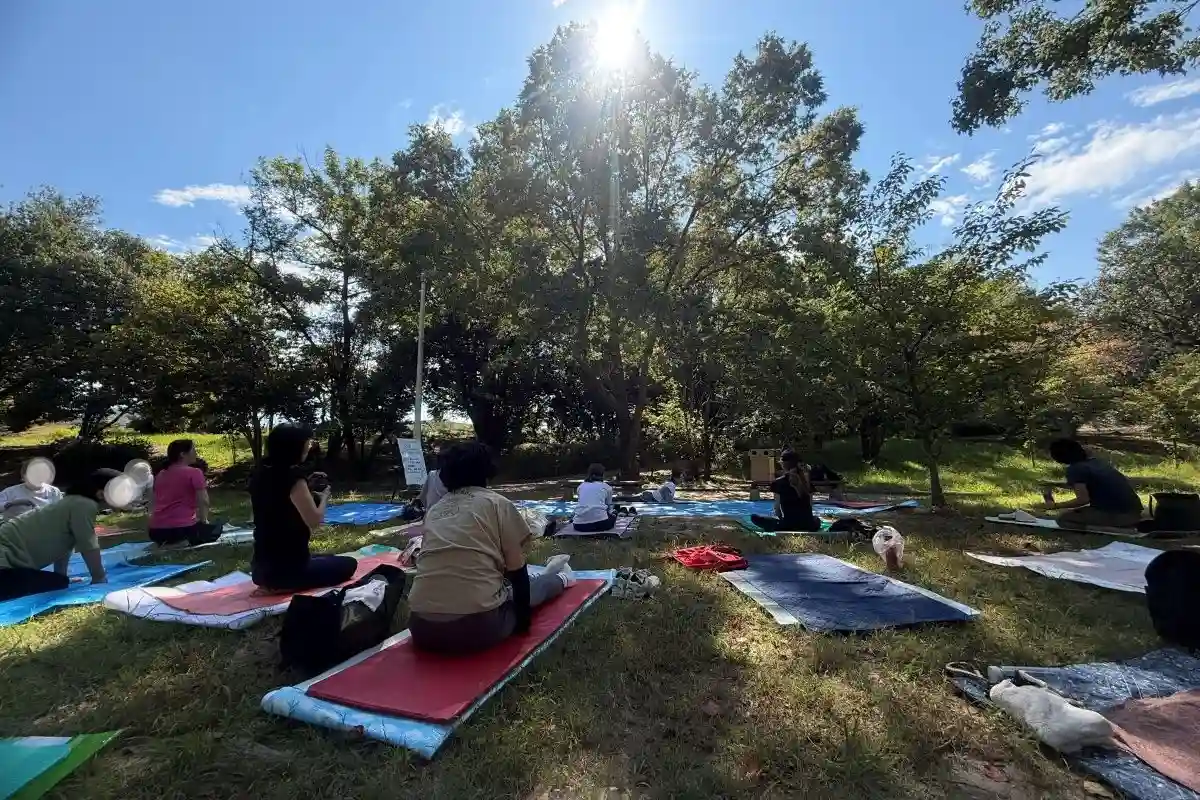 千里中央公園｜秋晴れの青空の下で「パーク ピラティス」の無料イベントに初チャレンジしてきた