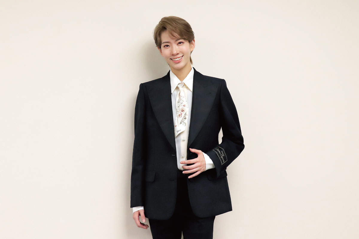 宝塚歌劇団・花組トップスター 永久輝せあさんインタビュー。初演から30年、傑作ミュージカルが宝塚歌劇では8年ぶりの再演へ